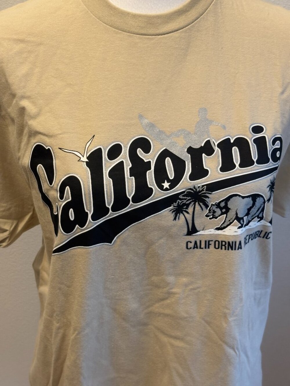Opitma Men's Size Medium California T-Shirt Beige New w/o tags